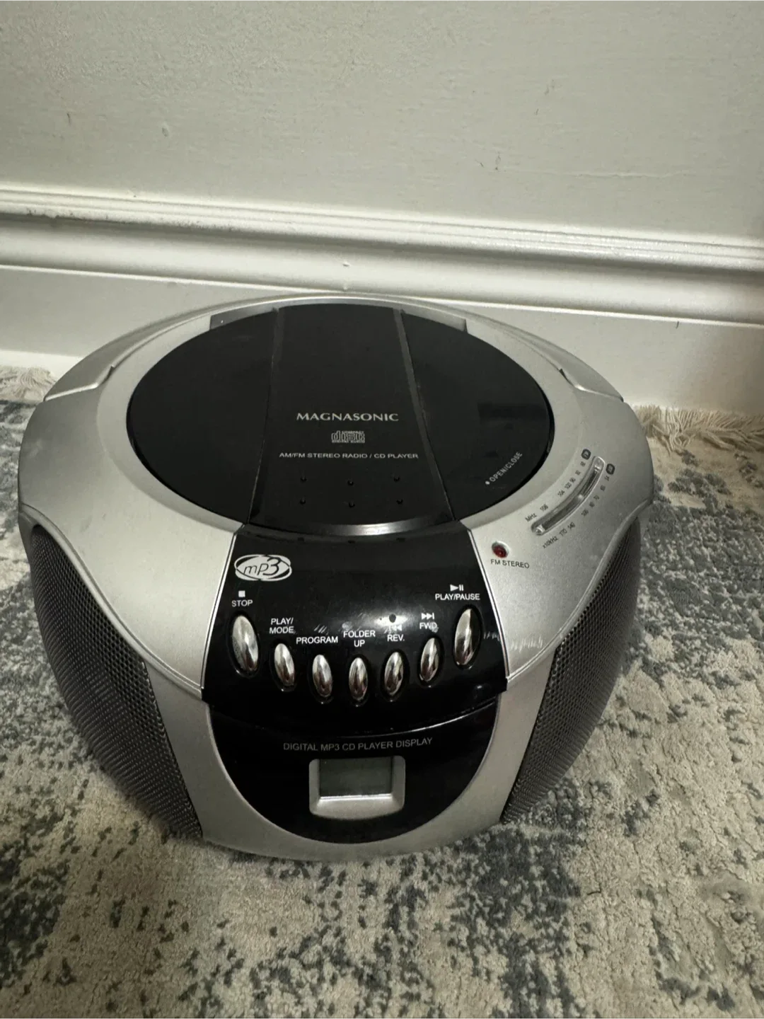 Magnasonic CD/MP3 Radio Player