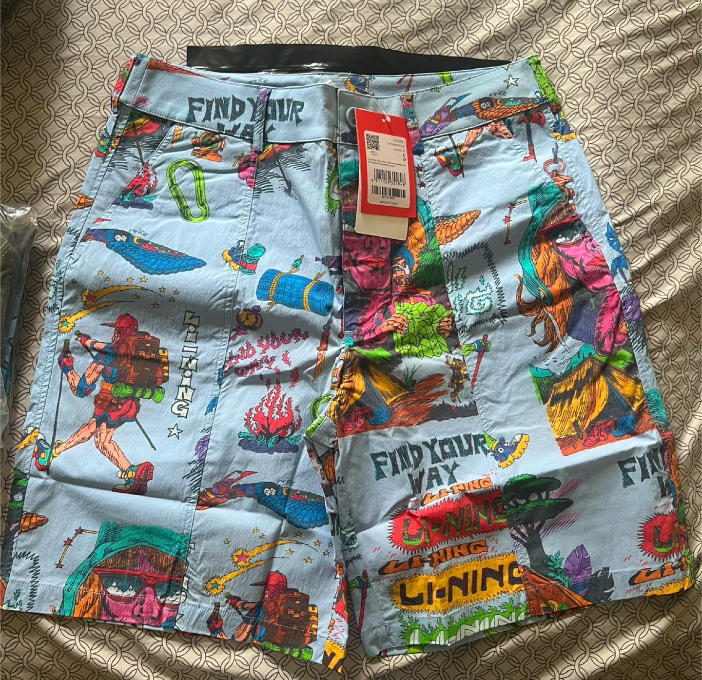 SIZE S Chinatown Market “Find Your Way” Shorts