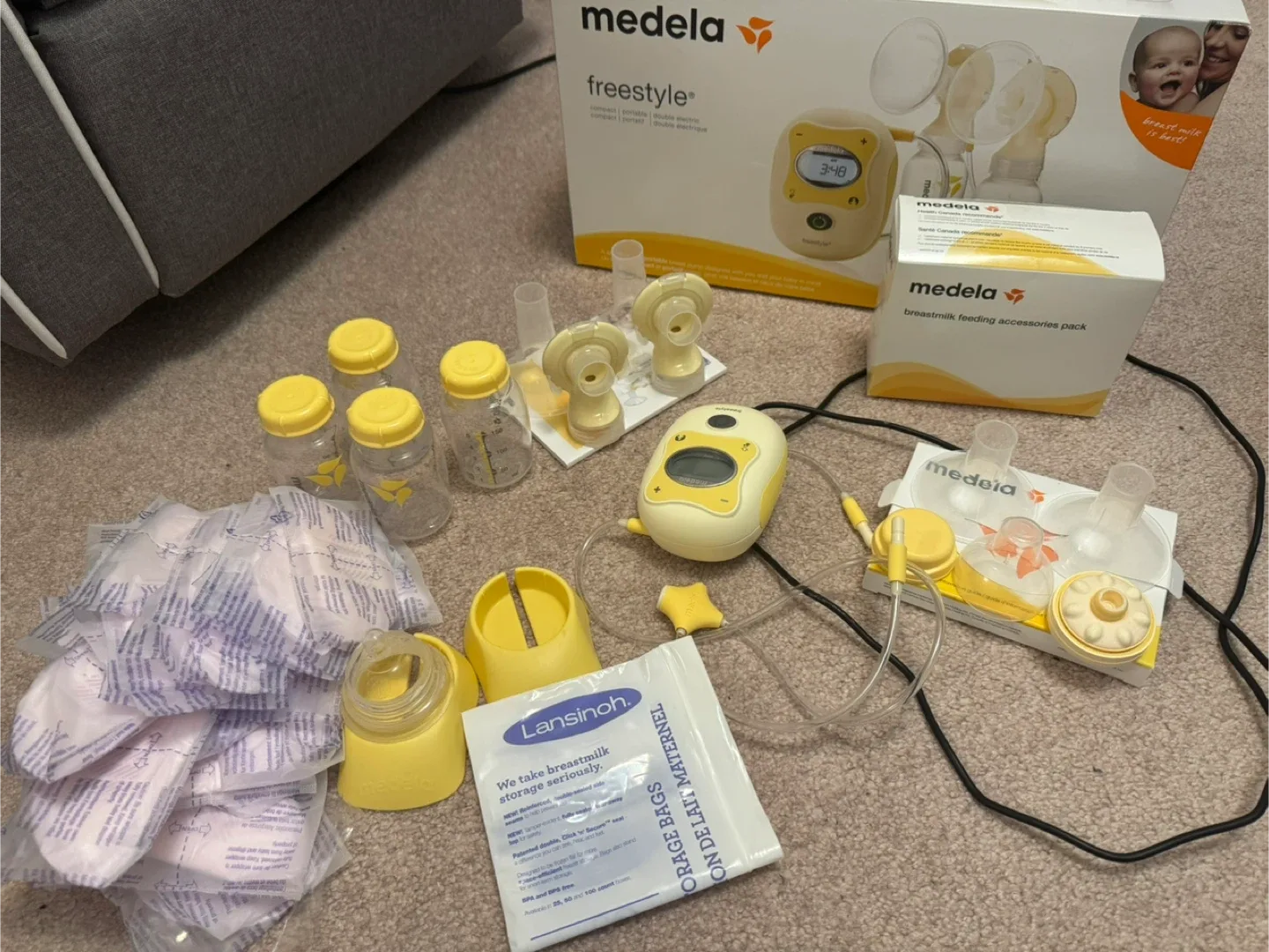 Medela Freestyle Breast Pump with Accessories
