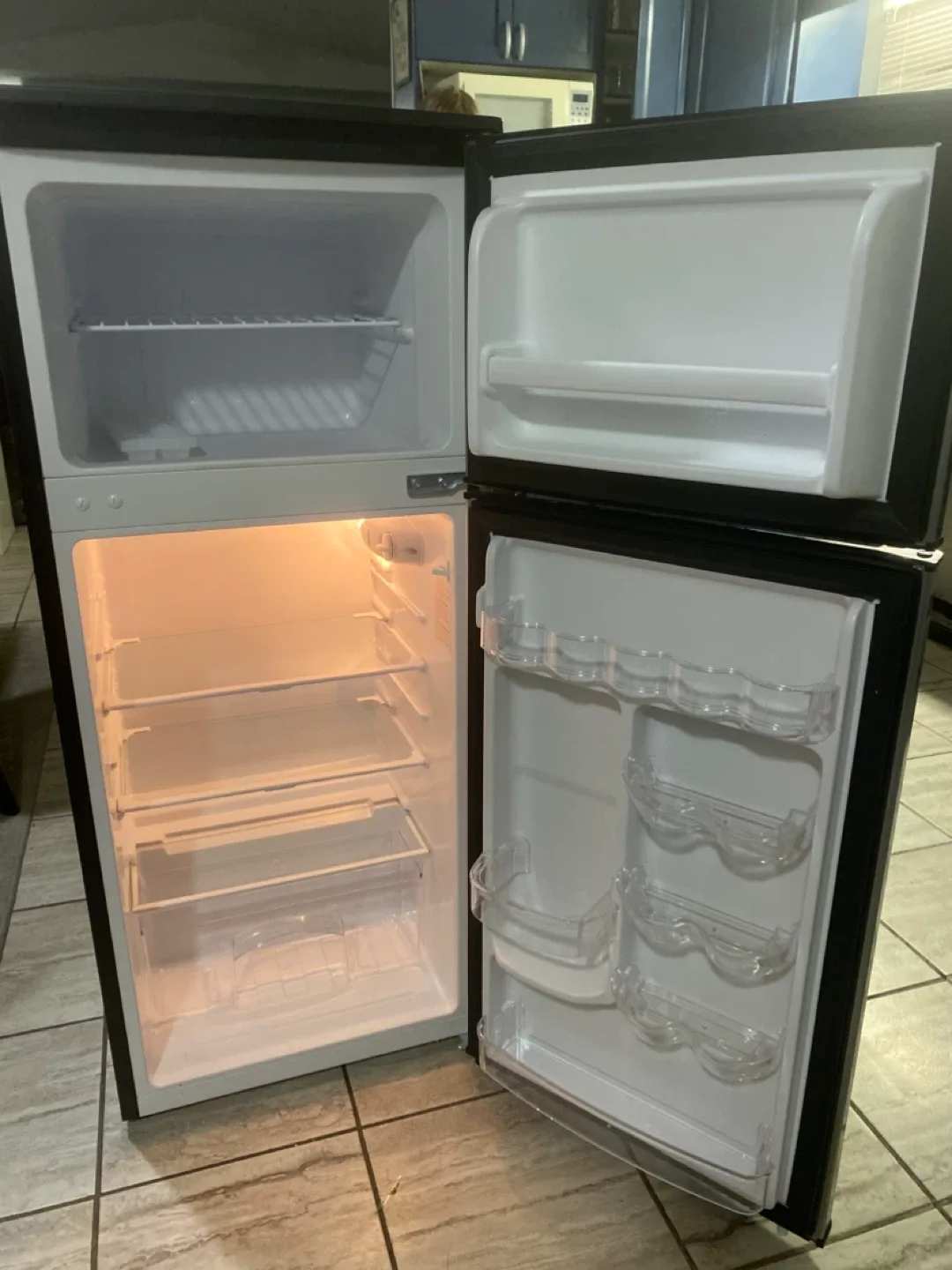 Magic Chef 4.5 Cu Ft Fridge/Freezer — LIKE NEW!