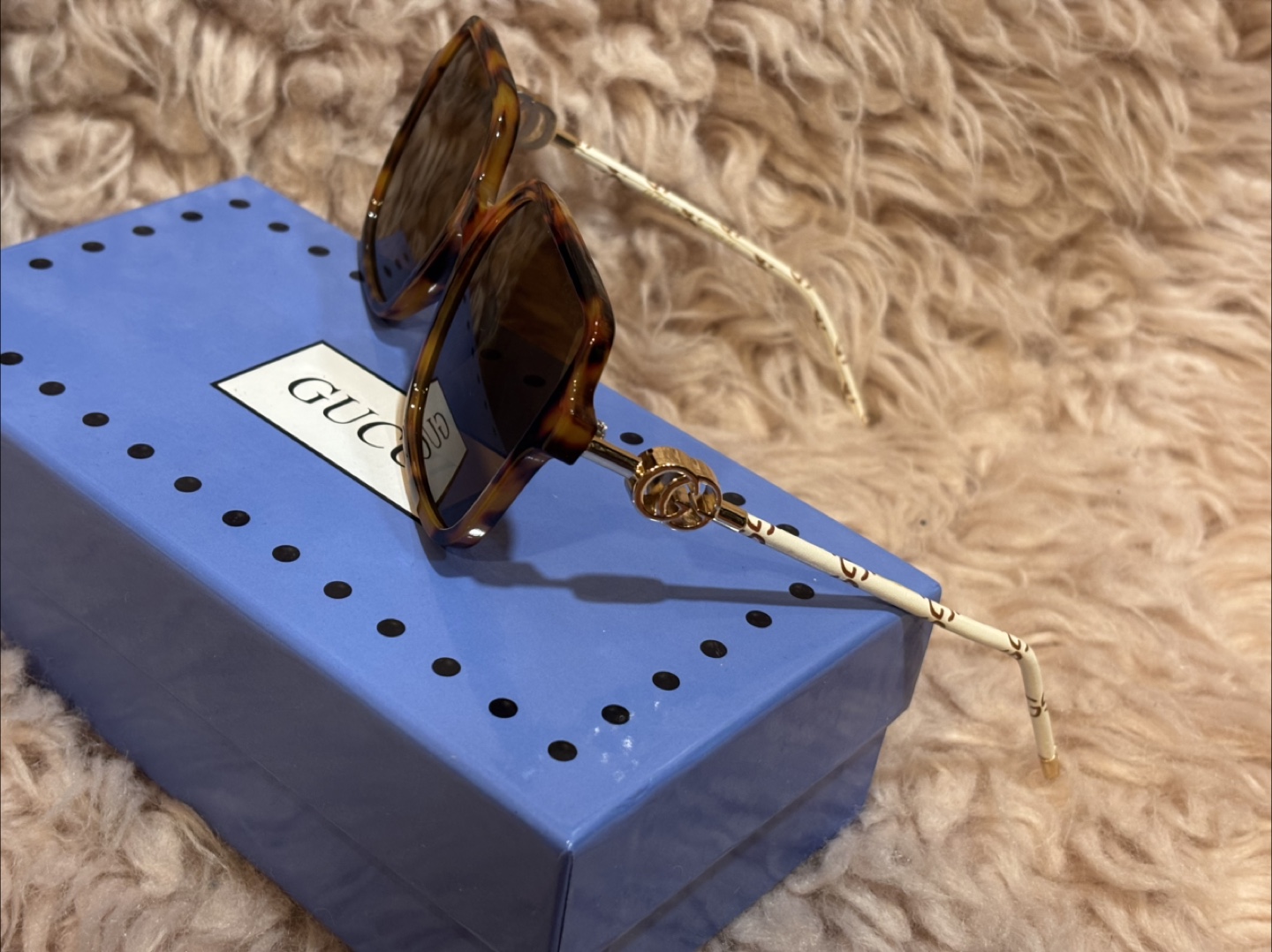 Gucci Sunglasses with Case - photo 3