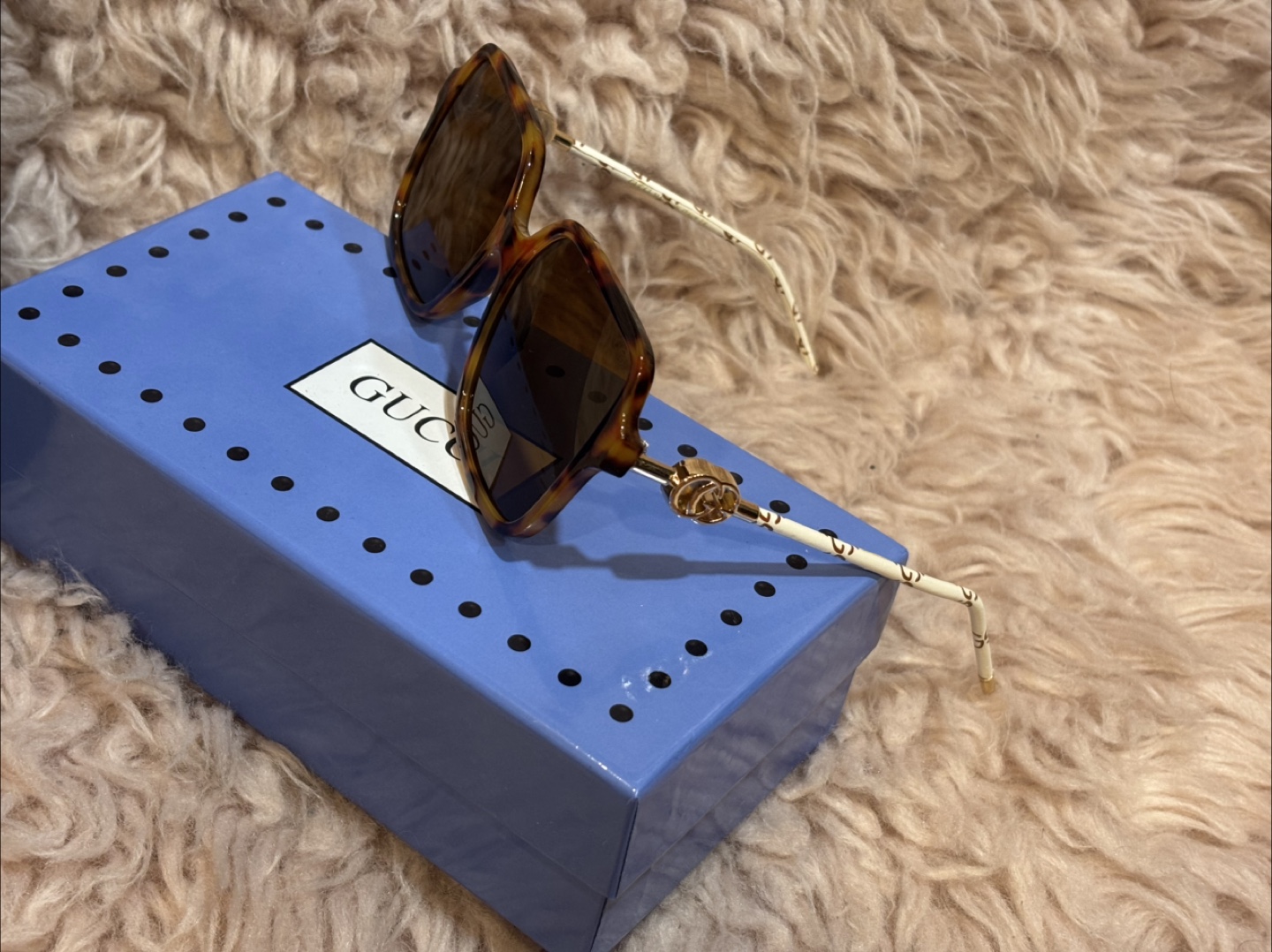 Gucci Sunglasses with Case - photo 2