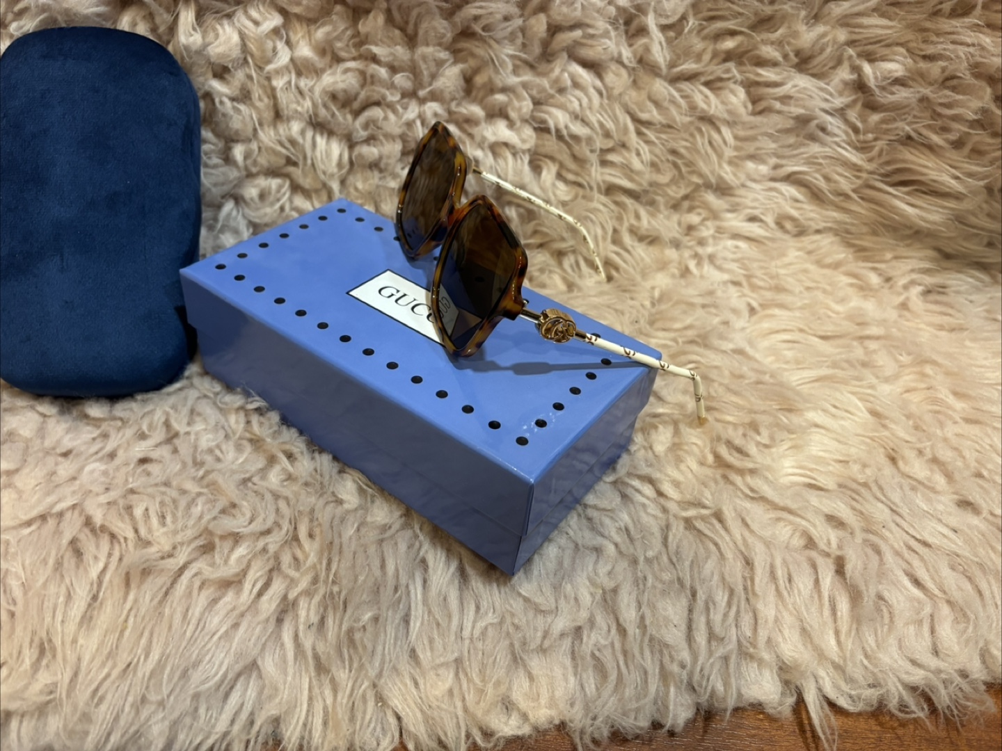 Gucci Sunglasses with Case - photo 4