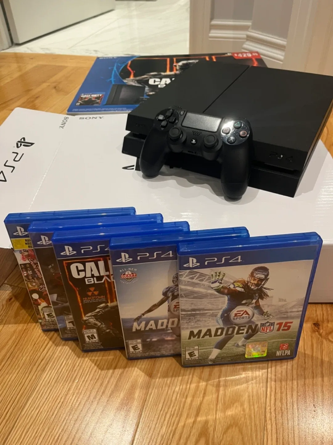 Sony PlayStation 4 (PS4) with Games