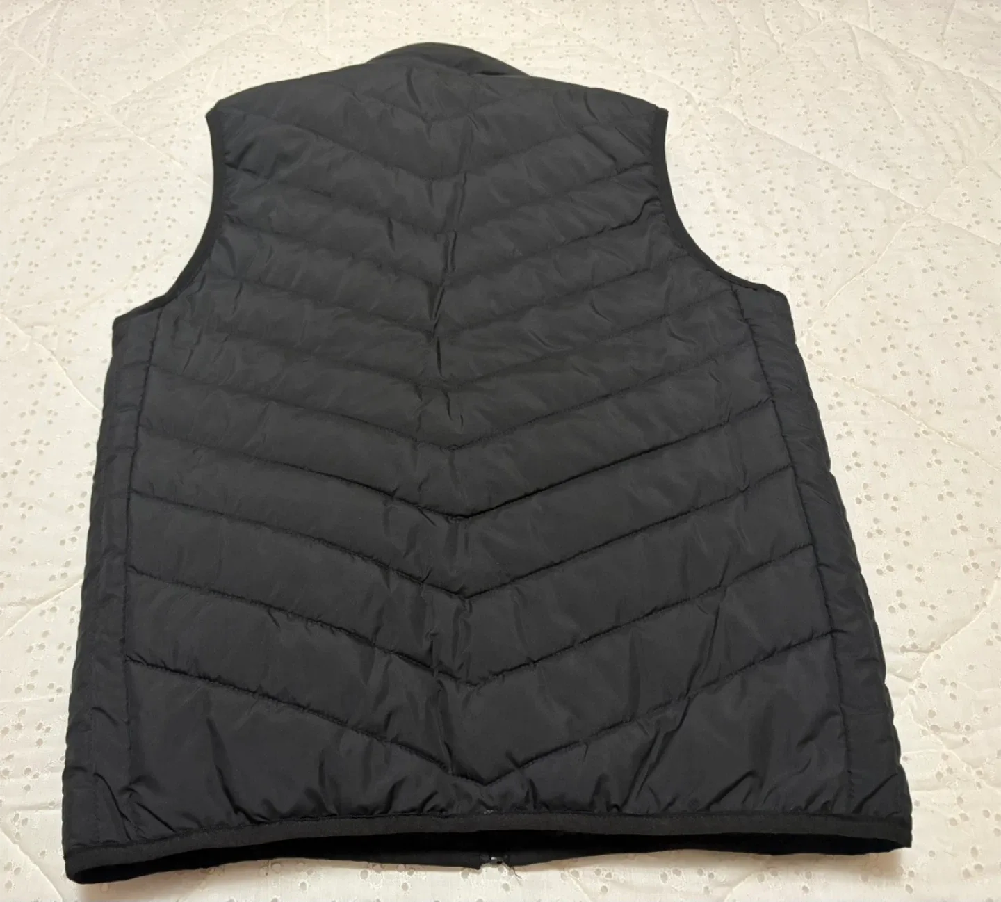 Black Heated Vest - Battery Pack not included image indicator(2)