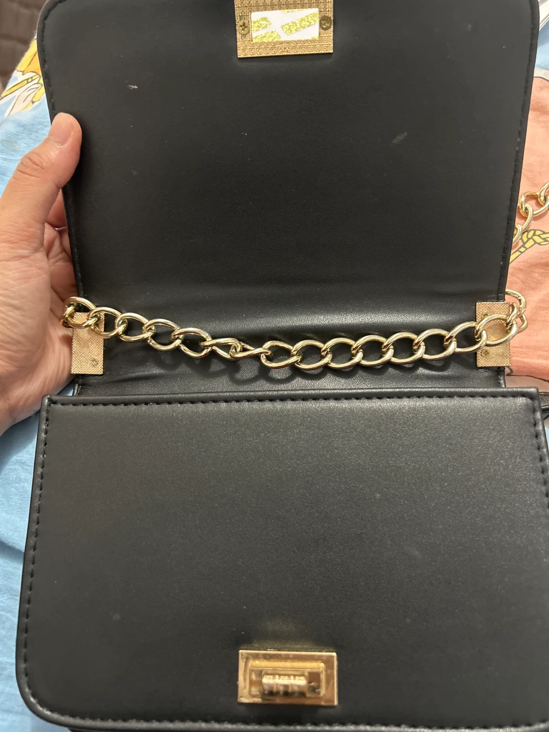 Black & White Shoulder Bag with Gold Chain - photo 3