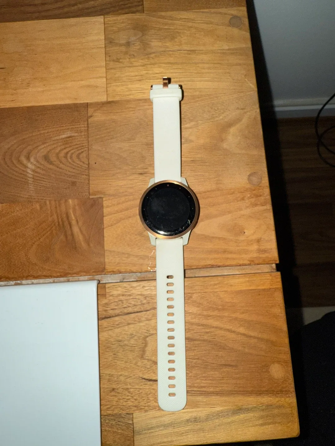 Garmin Vivoactive 4s Smartwatch White