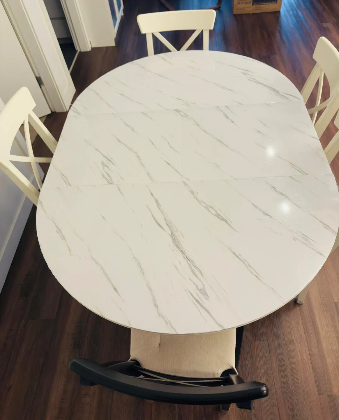 Oval Extendable Dining Table w/ 4 Chairs