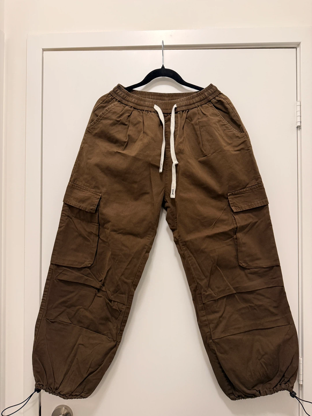 Brown Cargo Pants – Elastic Waist & Cuffed Ankles