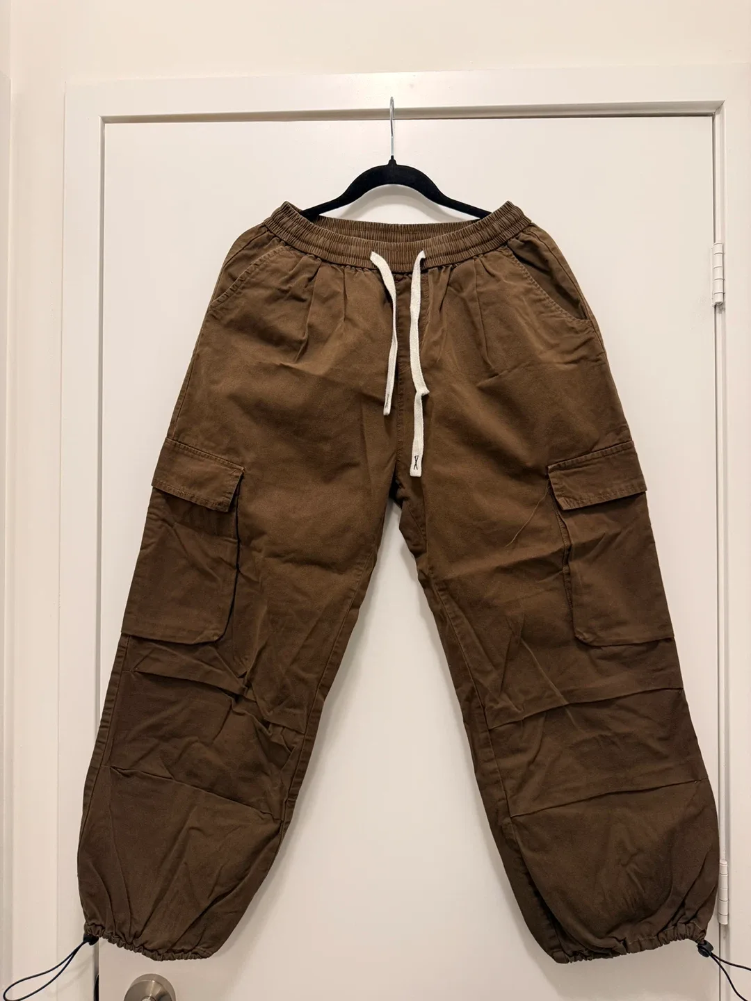 Brown Cargo Pants – Elastic Waist & Cuffed Ankles