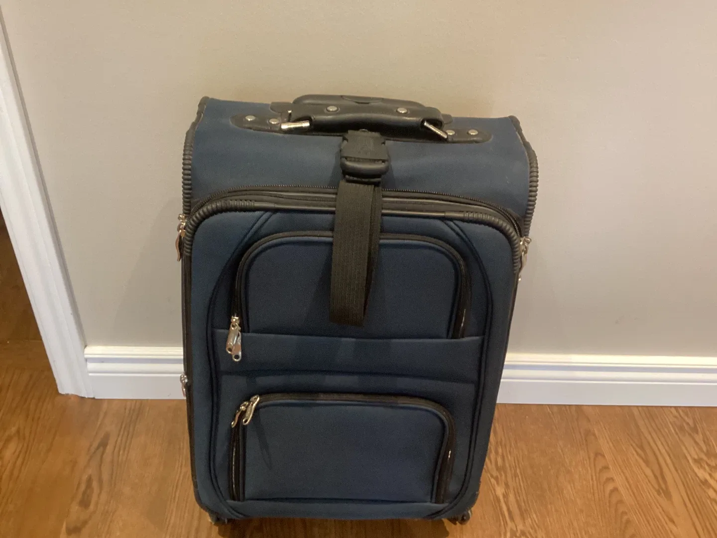 GREAT 25” TALL SPINNER WHEELED SUITCASE (READ FULL DESCRIPTION)