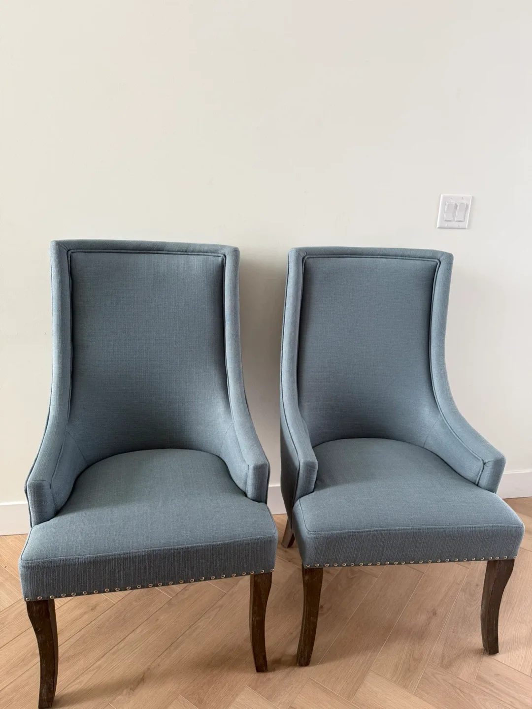 Accent chairs