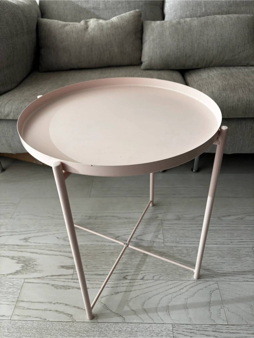 Stylish Pink Tray Table – Great for Small Spaces Pick up - Yonge - photo 3