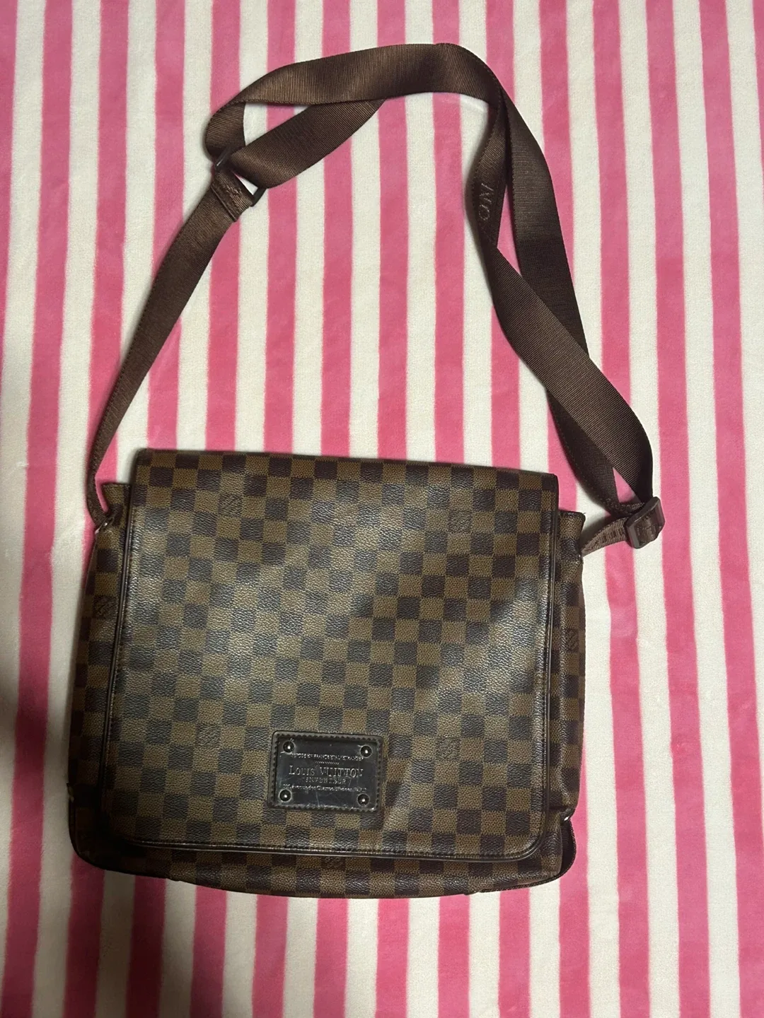 Louis Vuitton Damier Messenger Bag