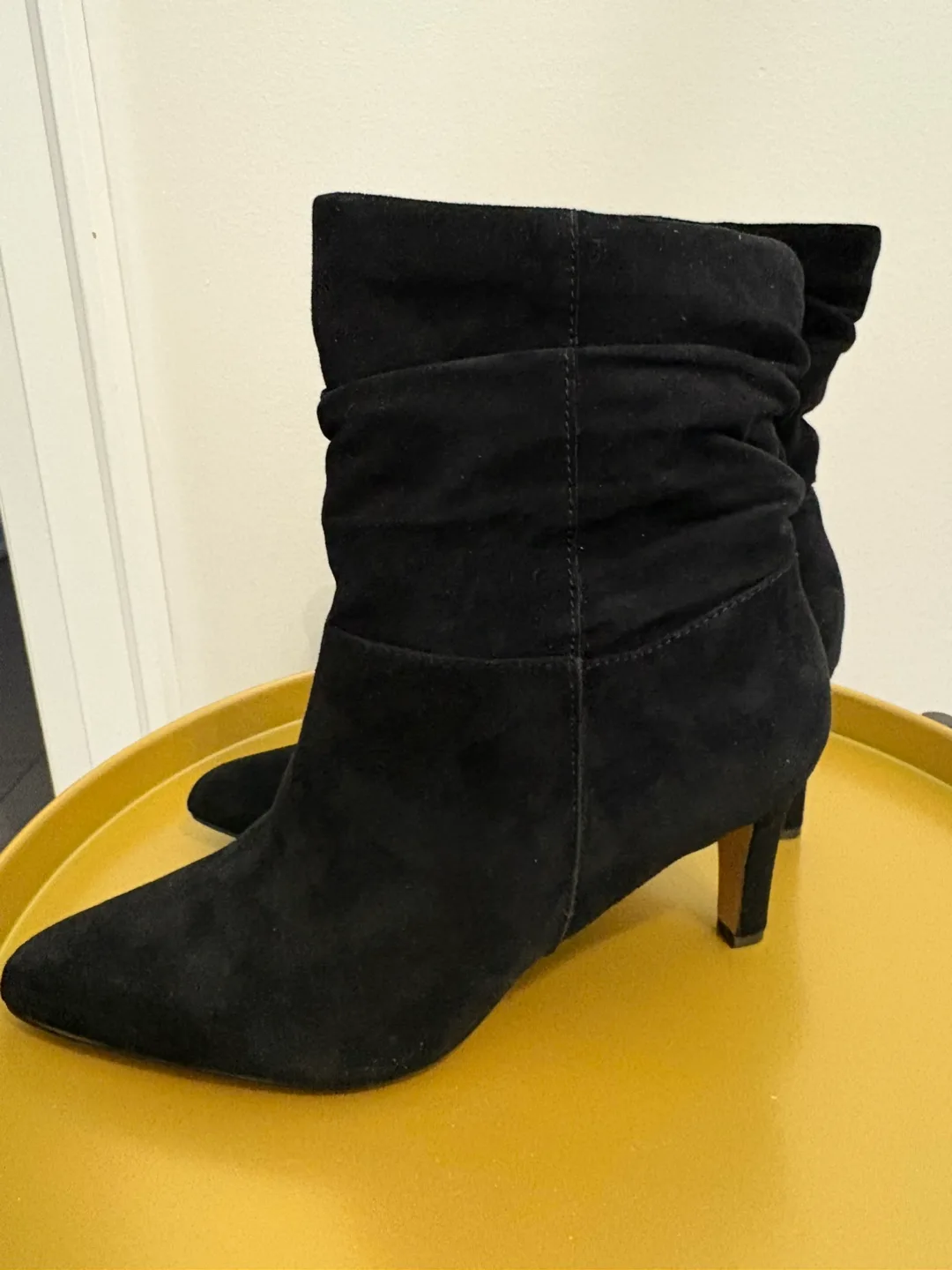 BRAND NEW ADRIENNE VITTADINI LEATHER BOOTIES. SZ 9