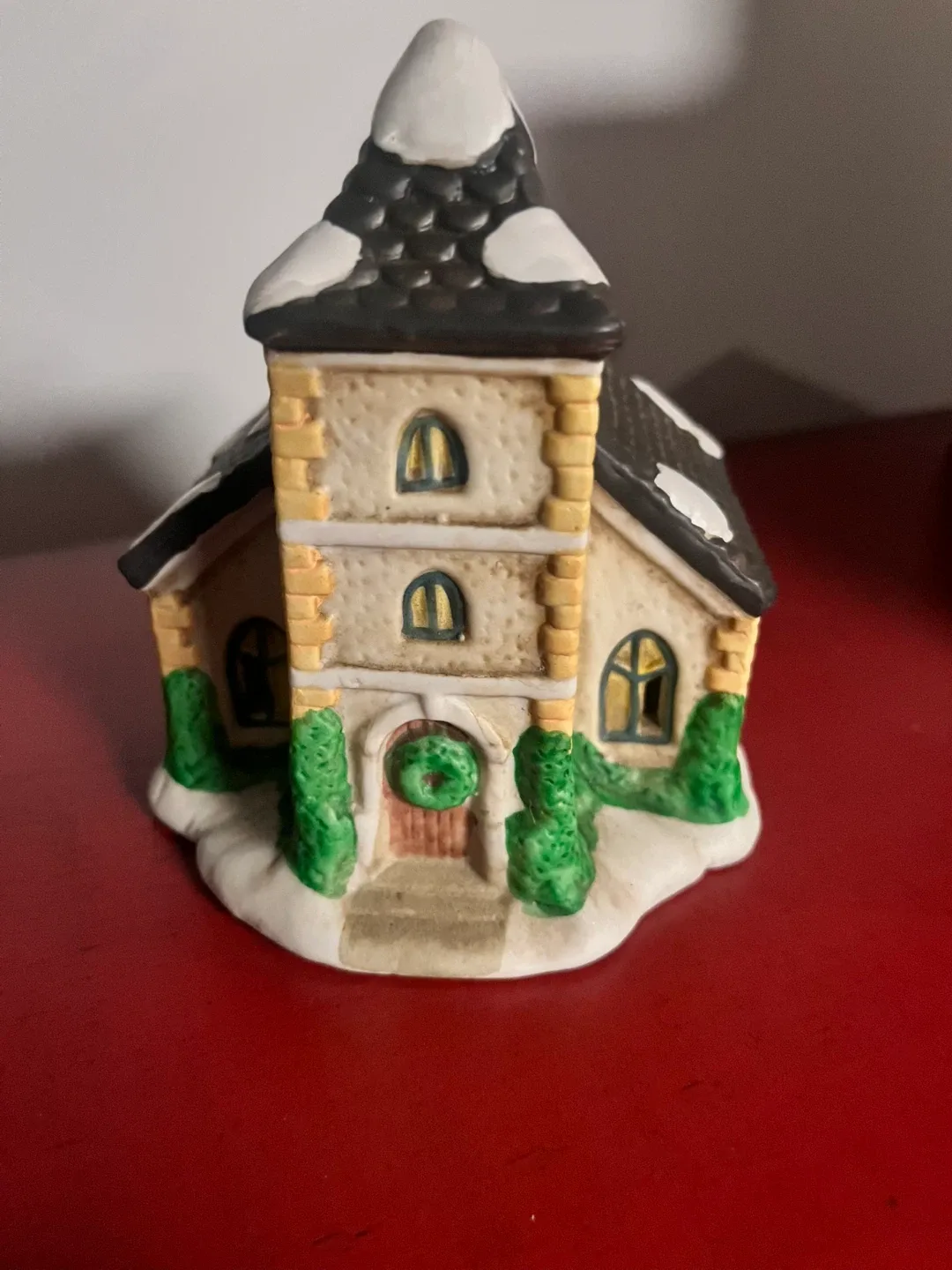 4 Christmas village buildings