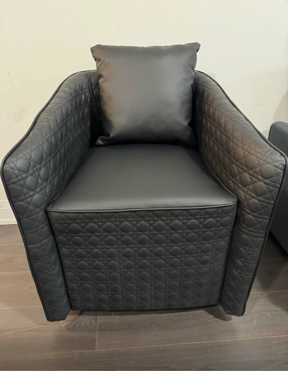 Osaki Black Leather Accent Chair