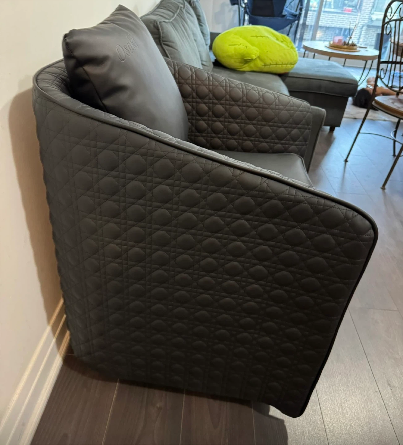 Osaki Black Leather Accent Chair - photo 2