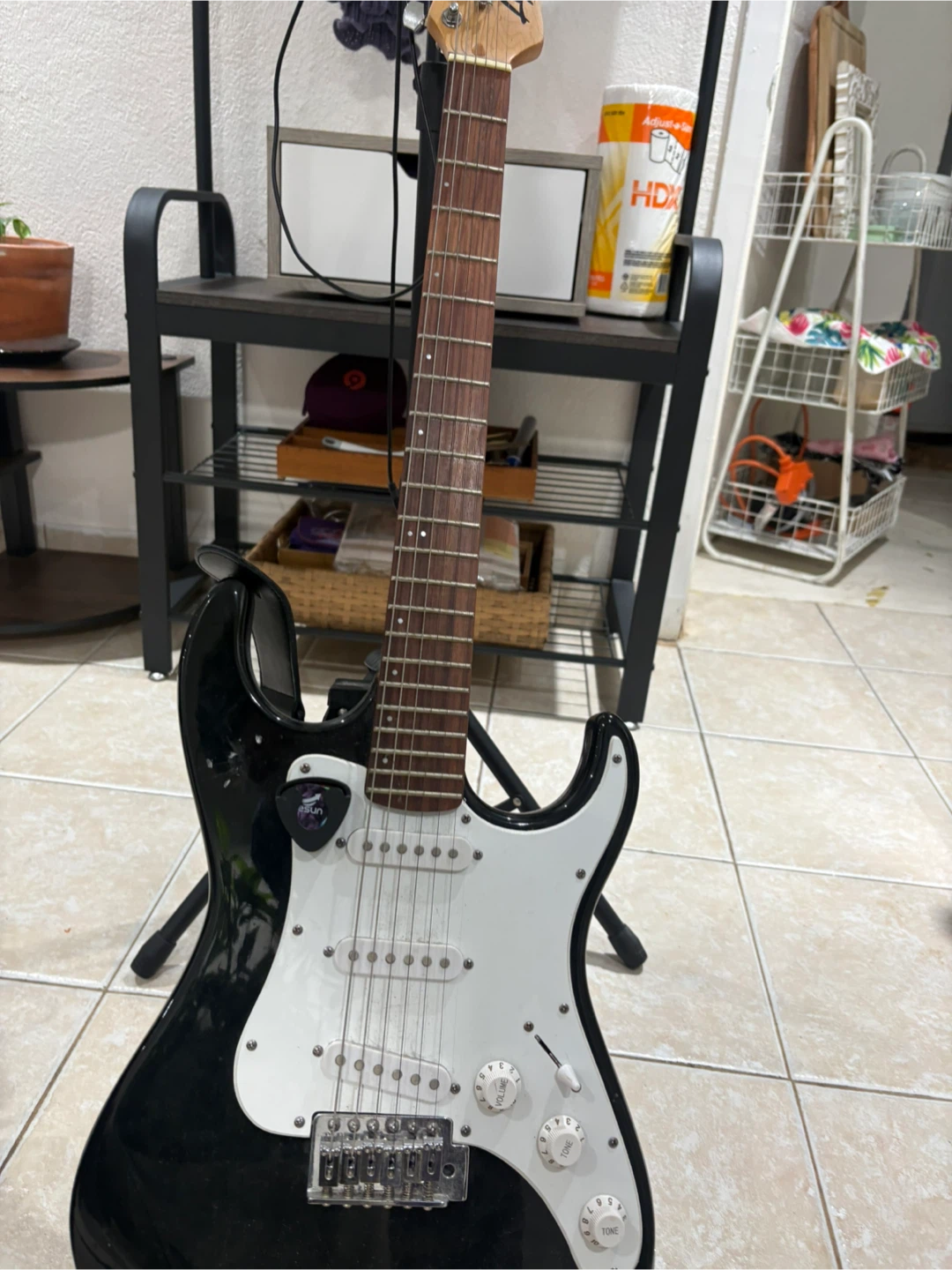 Peavey Electric Guitar - Black and White - photo 5
