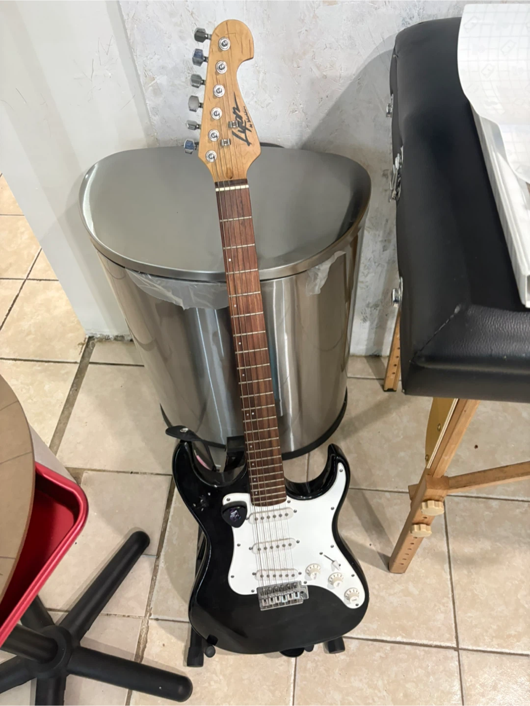 Peavey Electric Guitar - Black and White