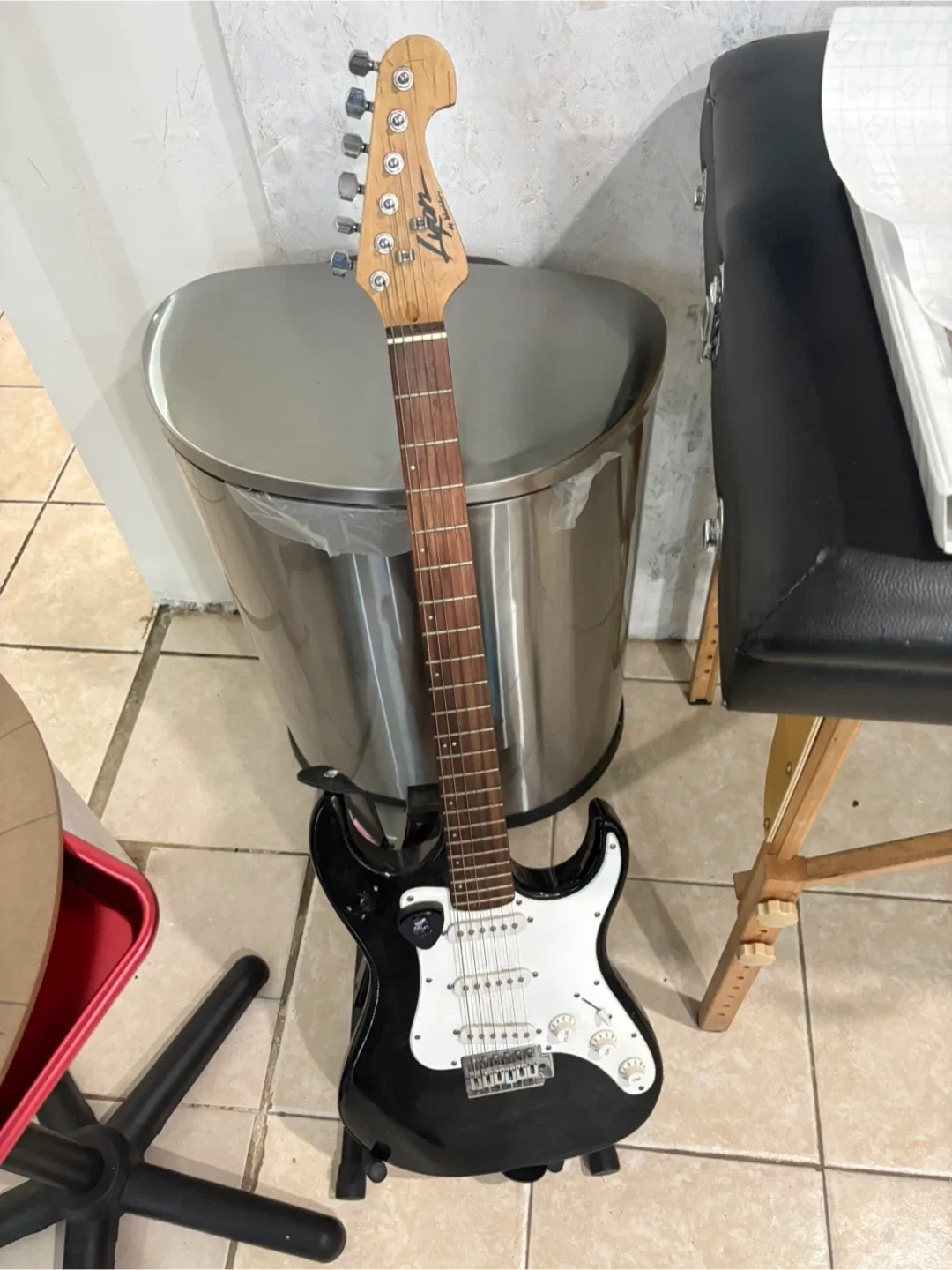 Peavey Electric Guitar - Black and White