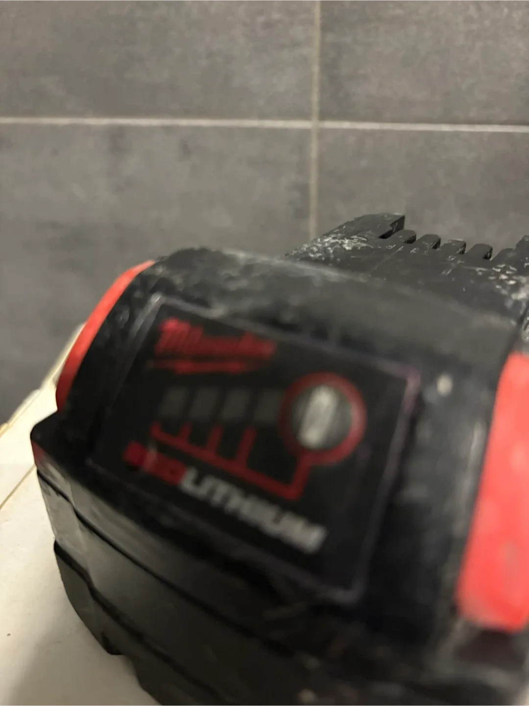 Milwaukee M18 REDLITHIUM XC Battery image indicator(5)