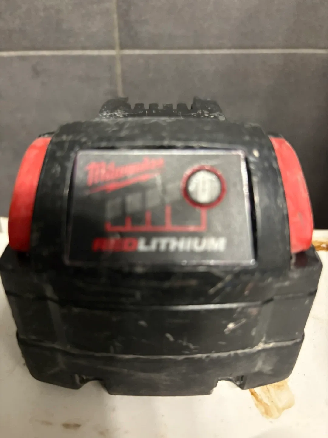 Milwaukee M18 REDLITHIUM XC Battery image indicator(4)