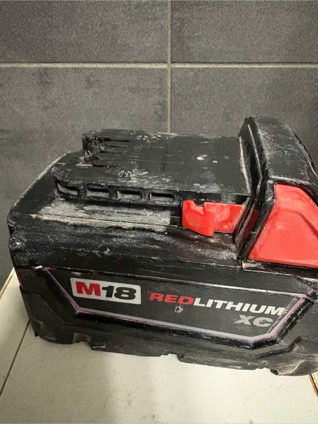 Milwaukee M18 REDLITHIUM XC Battery image indicator(3)