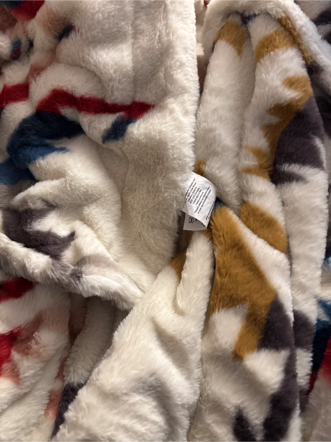 NWOT Polyester Throw Blanket