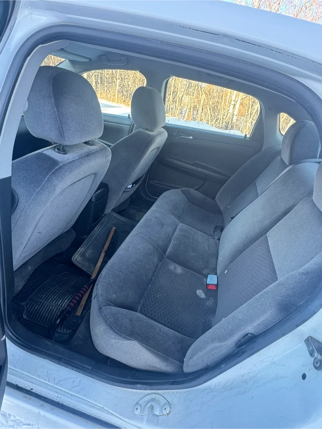 White Chevrolet Impala image indicator(5)