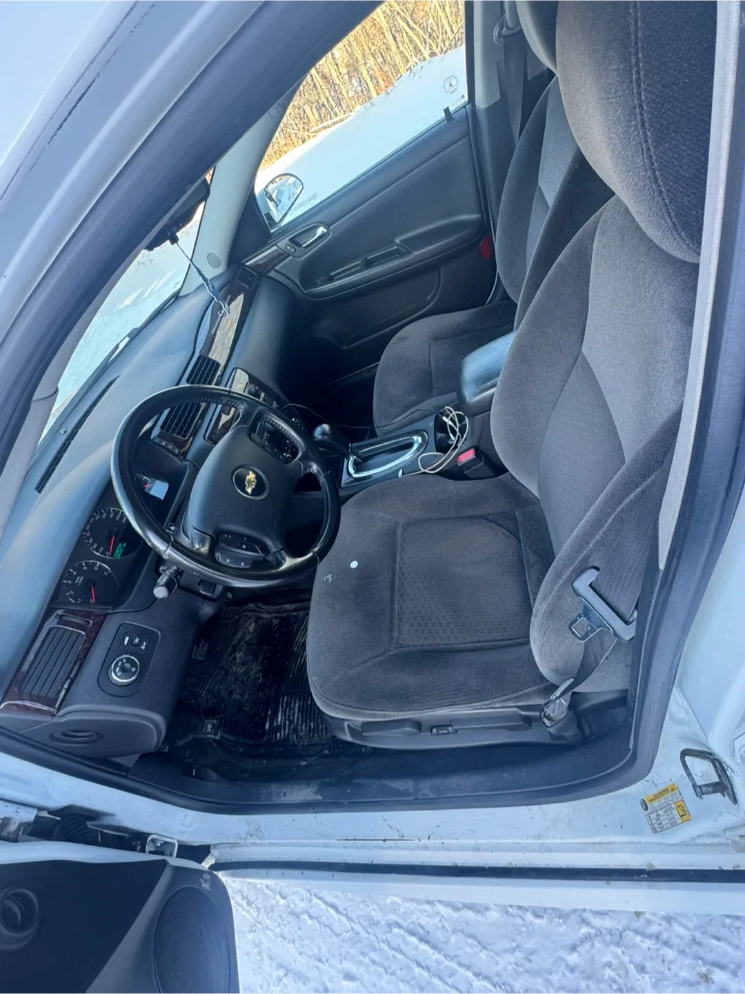 White Chevrolet Impala image indicator(6)