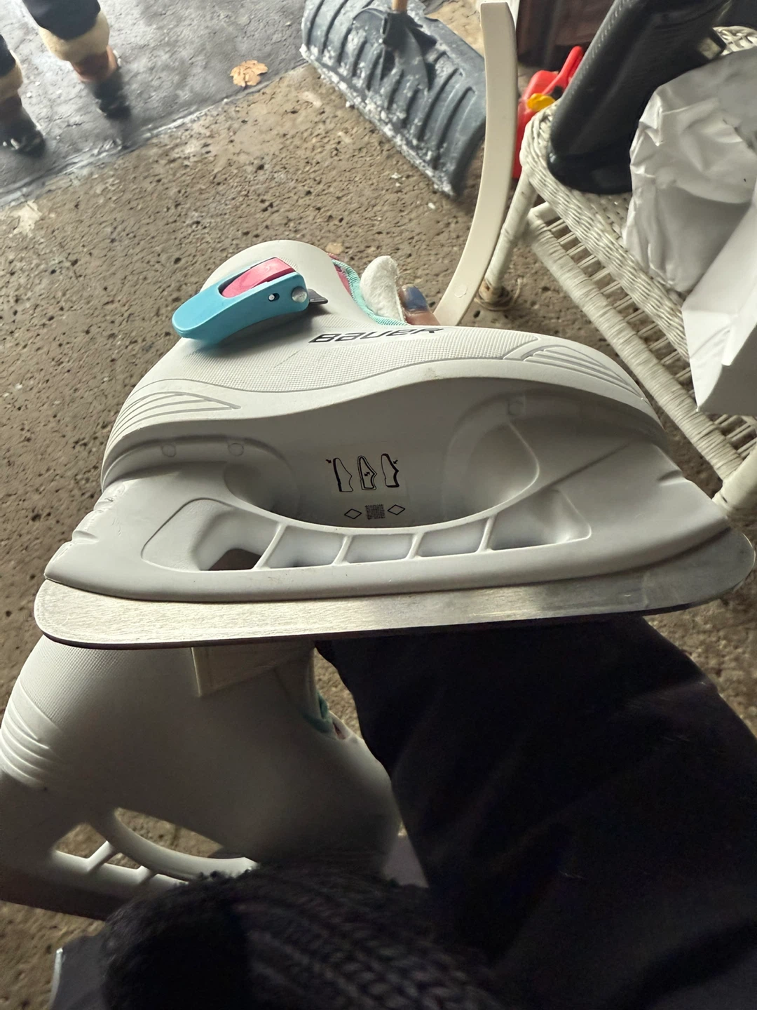 Bauer Ice Skates - Size 6/7 - photo 2