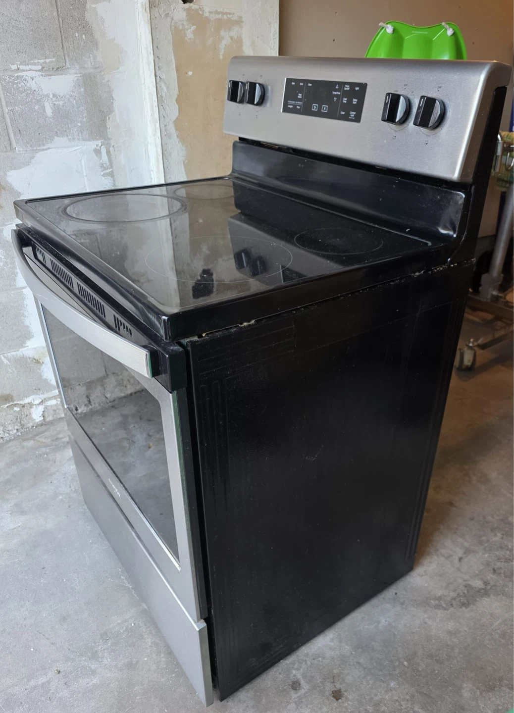 Whirlpool Stainless Steel Glass-top Electric Range - photo 4