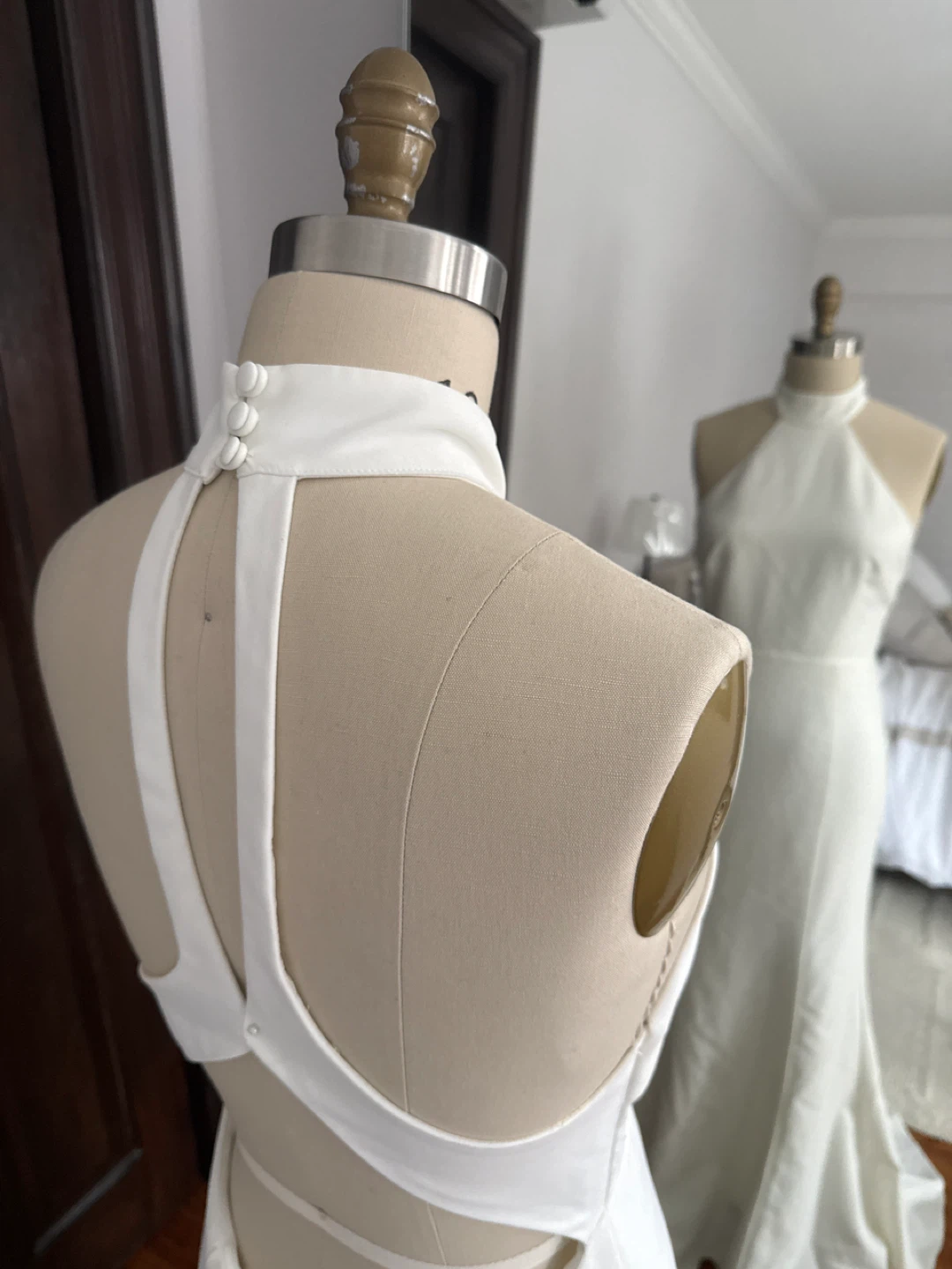 White Halter Neck Wedding Dress - photo 2