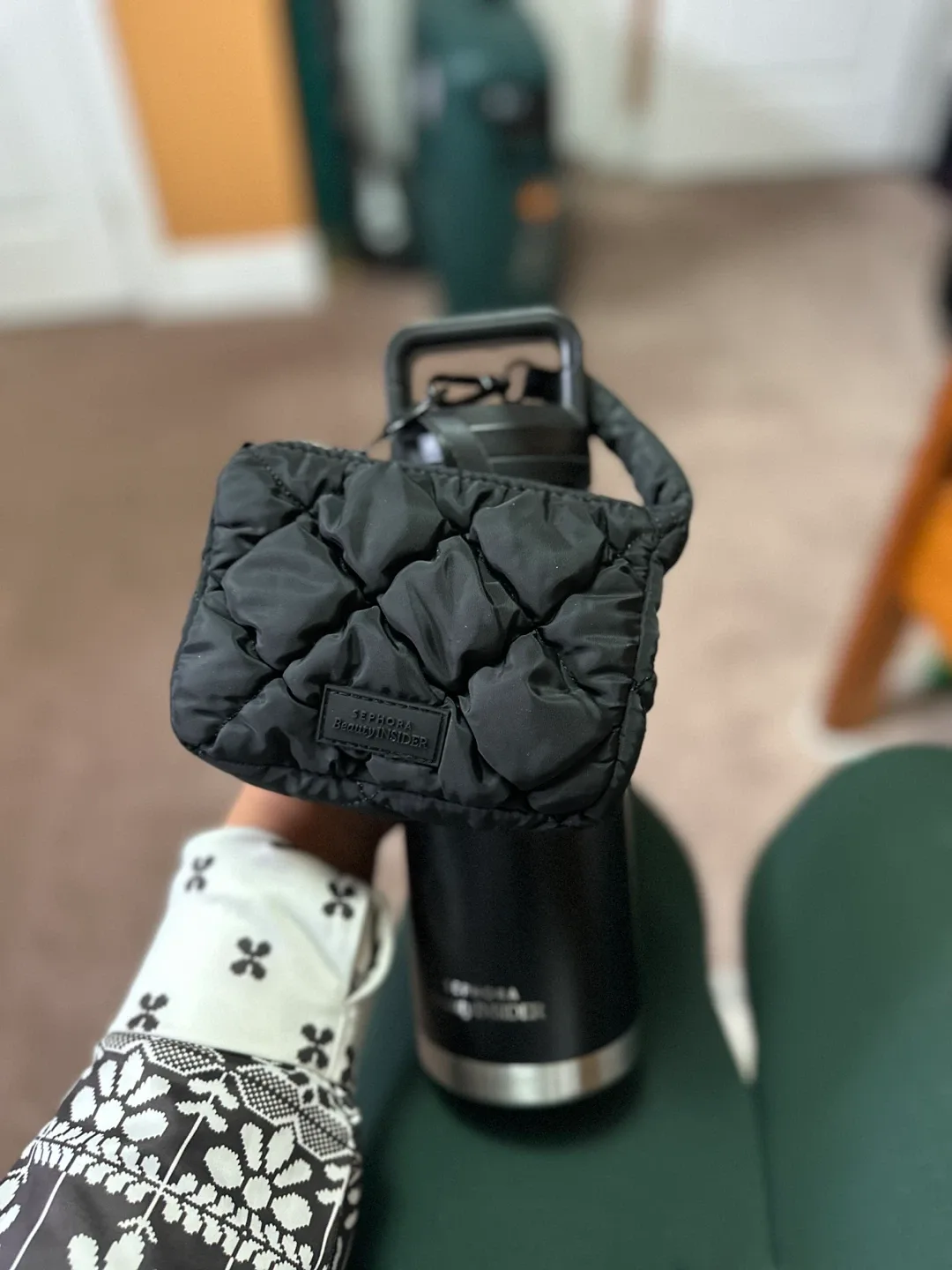 Sephora Beauty Insider Black Water Bottle image indicator(2)