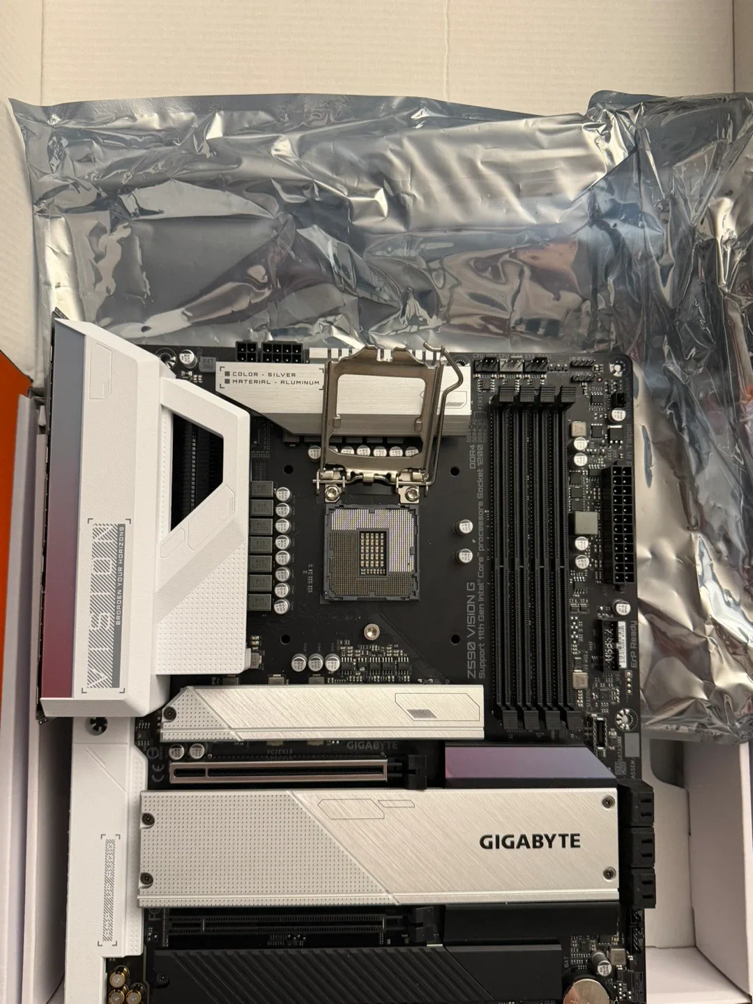 GIGABYTE Z590 VISION G Motherboard