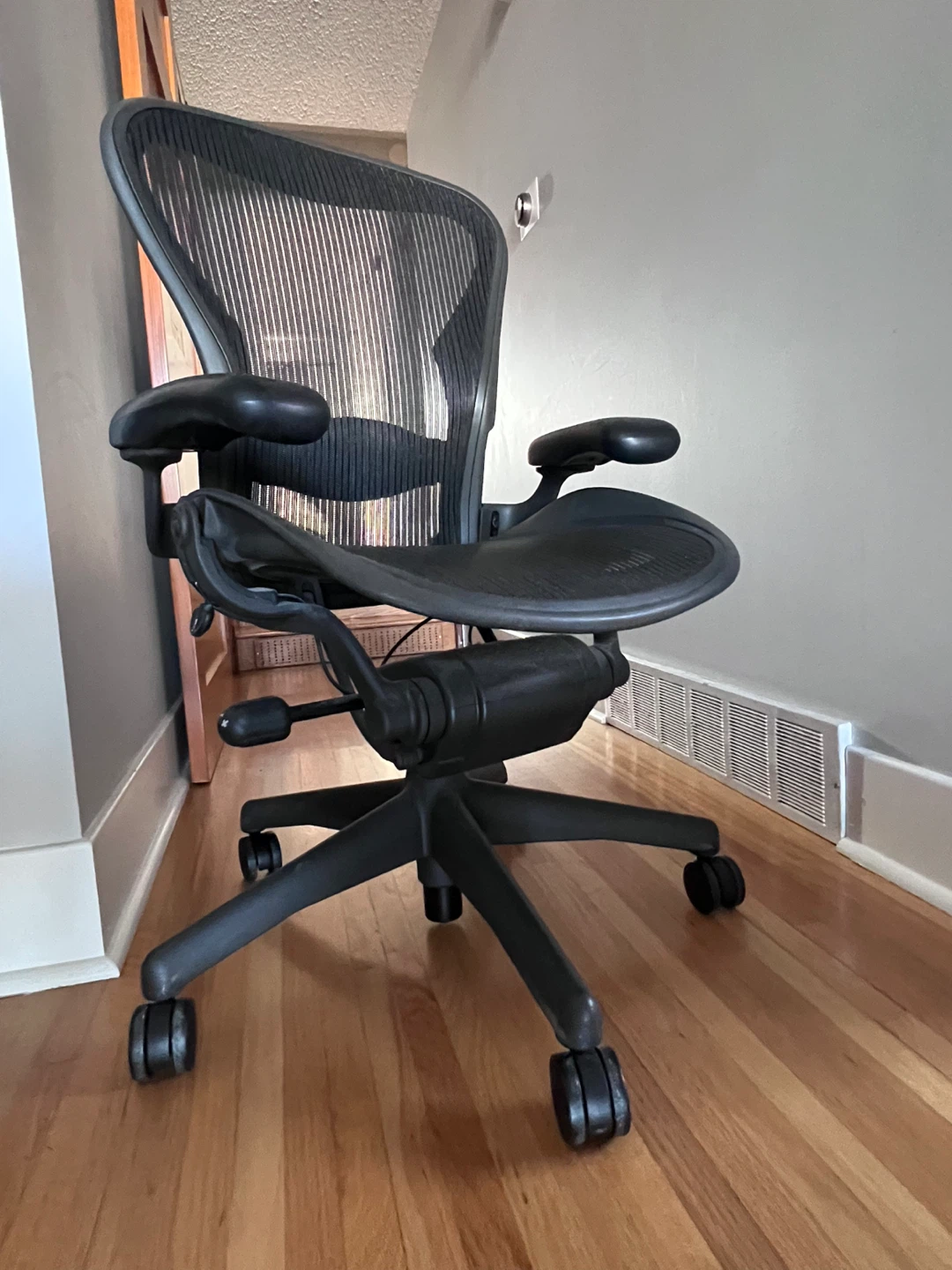 Herman Miller Aeron Chair - Size B - Black - photo 4