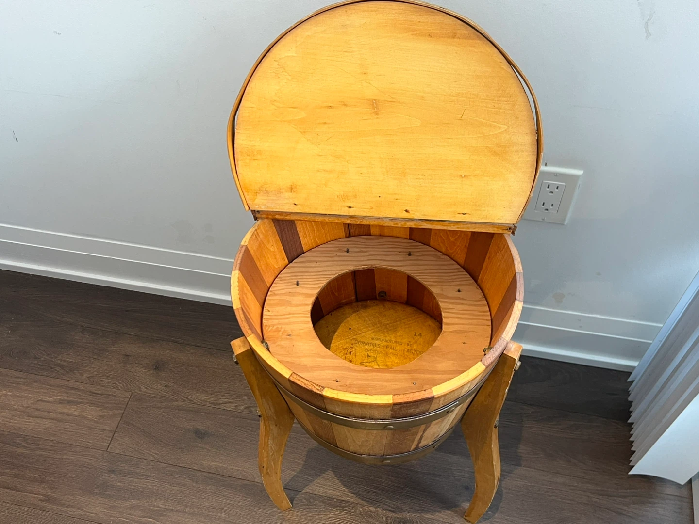 Antique Apple Barrel Sewing/Yarn Bucket Lamp - photo 4