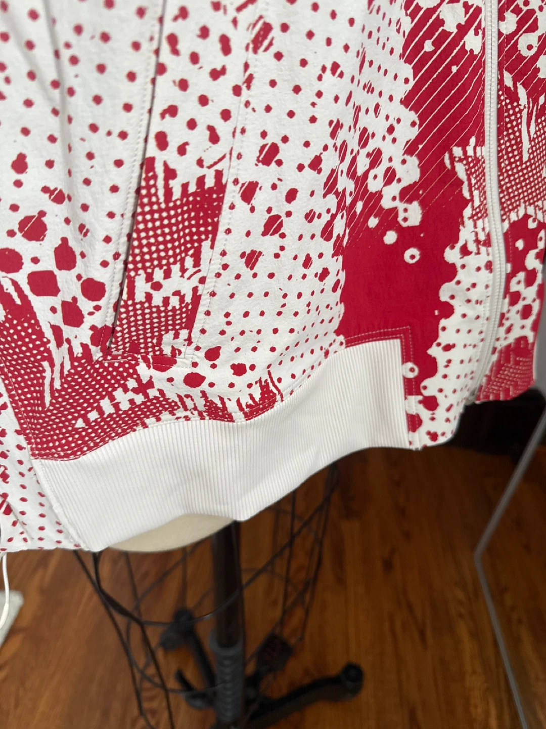 Lululemon White & Red Jacket - photo 3