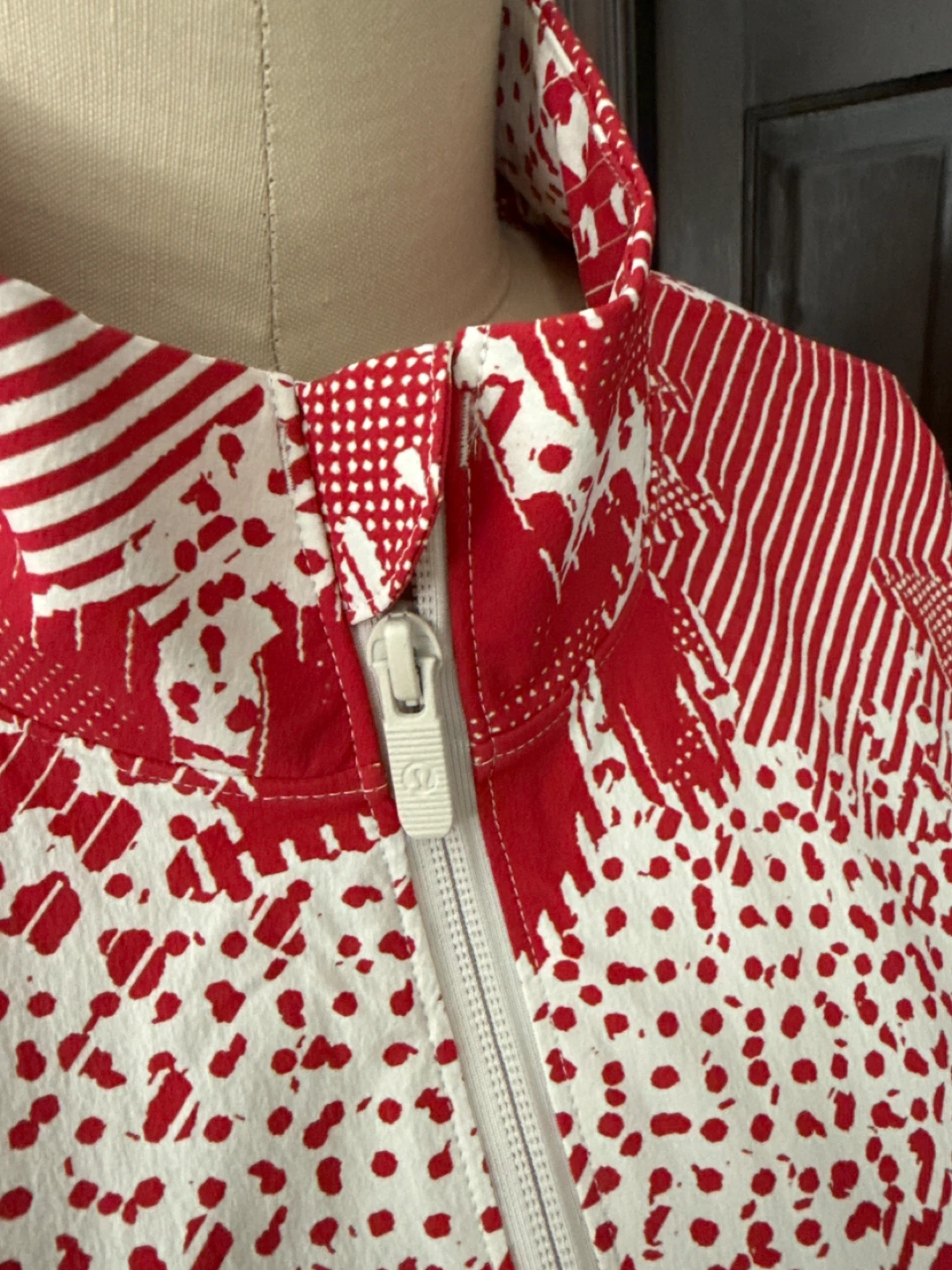 Lululemon White & Red Jacket - photo 4