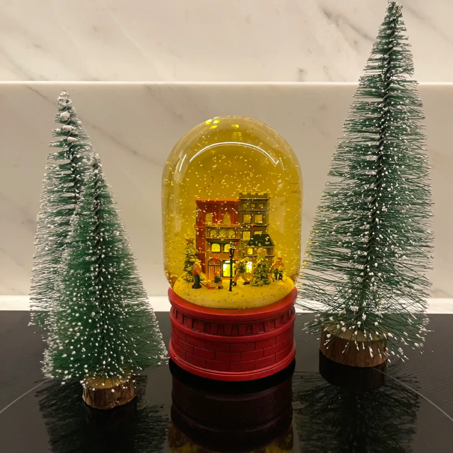 Light-Up Holiday Snow Globe with City Sidewalk Street Scene 🎄