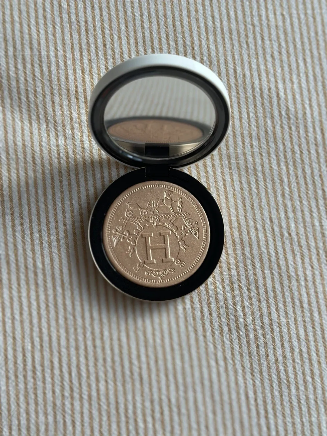 Hermès Poudre D'Orfèvre Face and Eyes Illuminating Powder