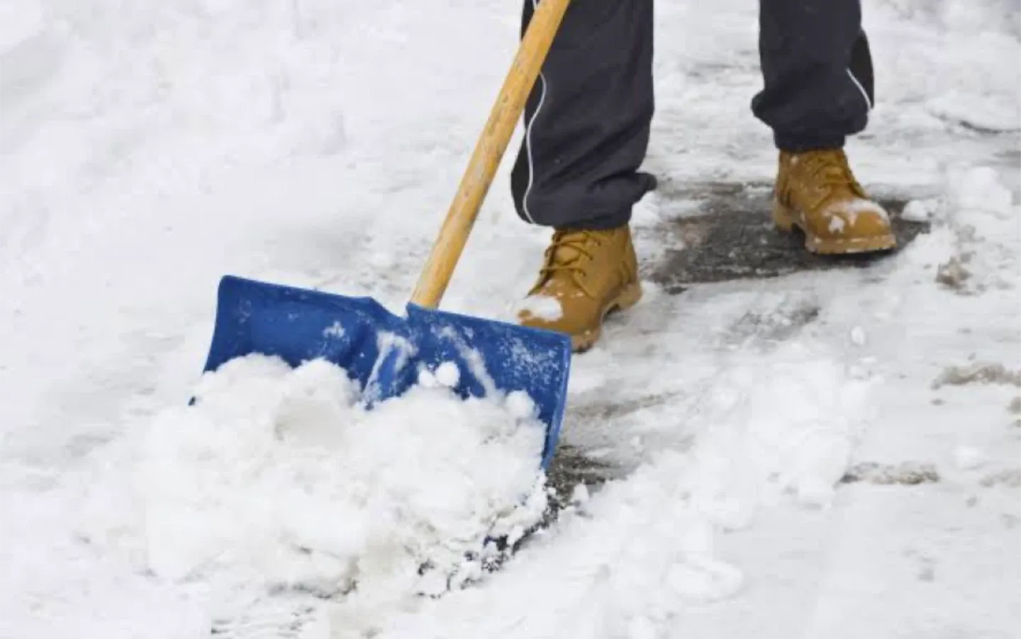 Shovel snow removal service on call