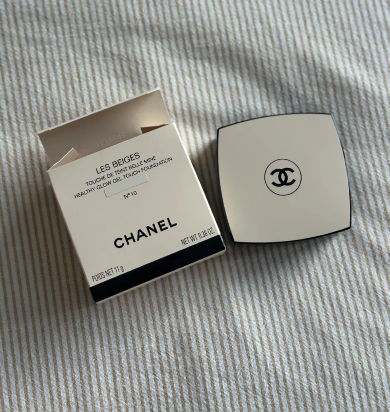 Chanel Les Beiges Healthy Glow Gel Touch Foundation N°10