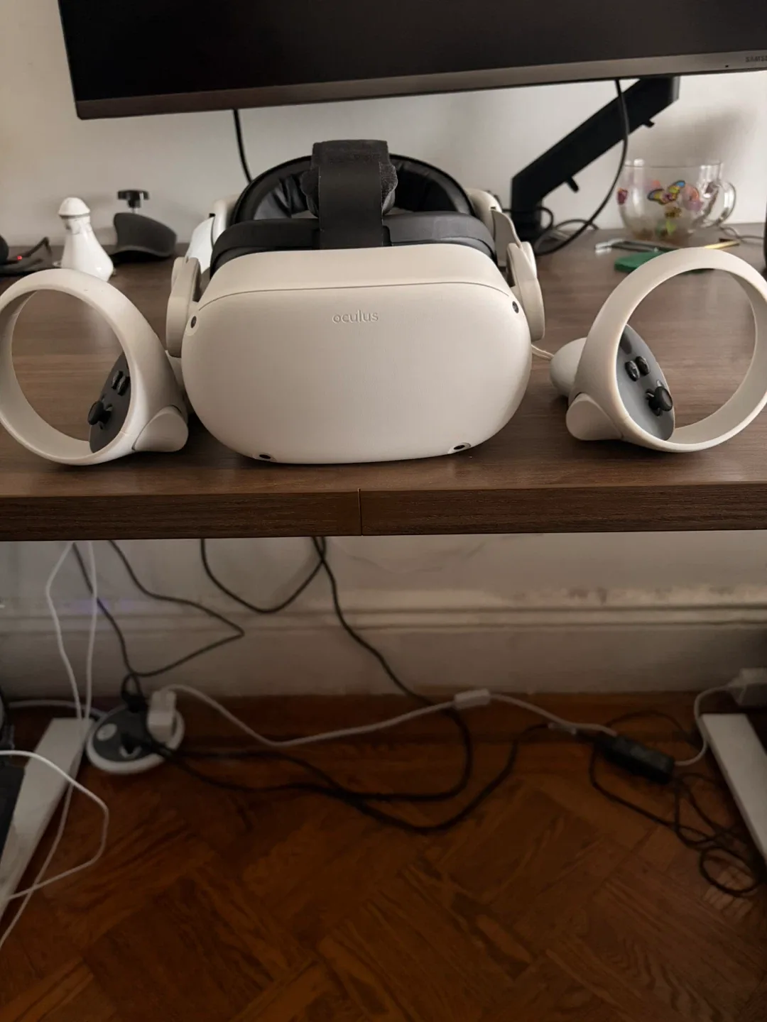 Oculus Meta Quest 2 VR Headset w/ Case