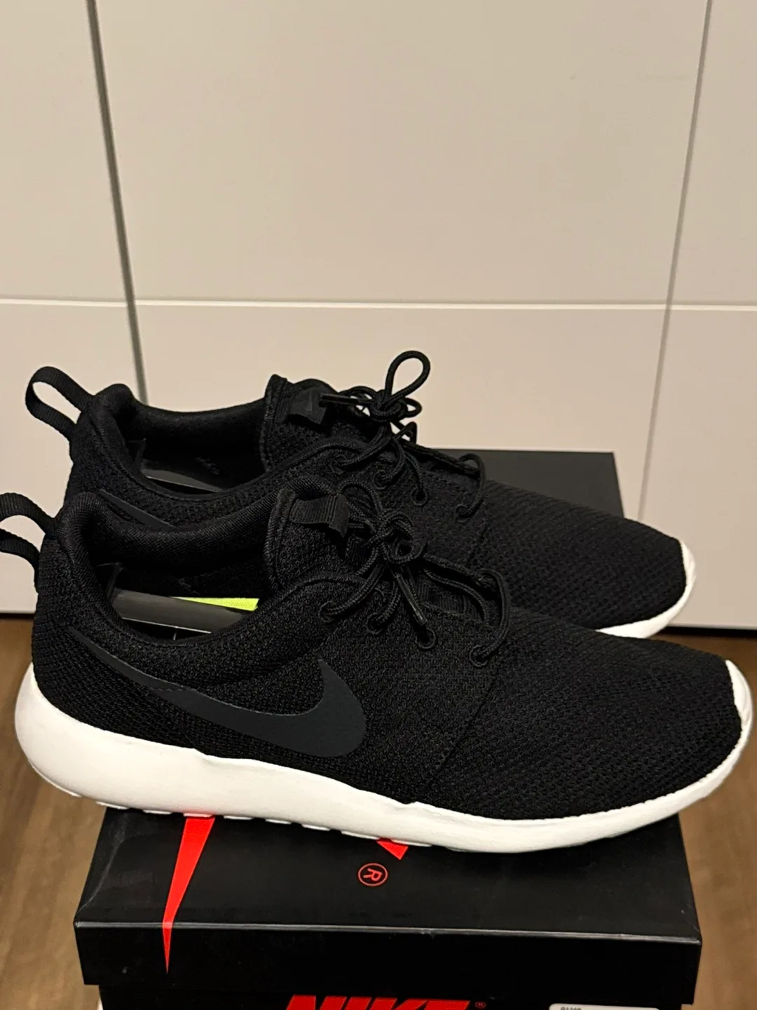 Nike Roshe One Black Sneakers 9.5