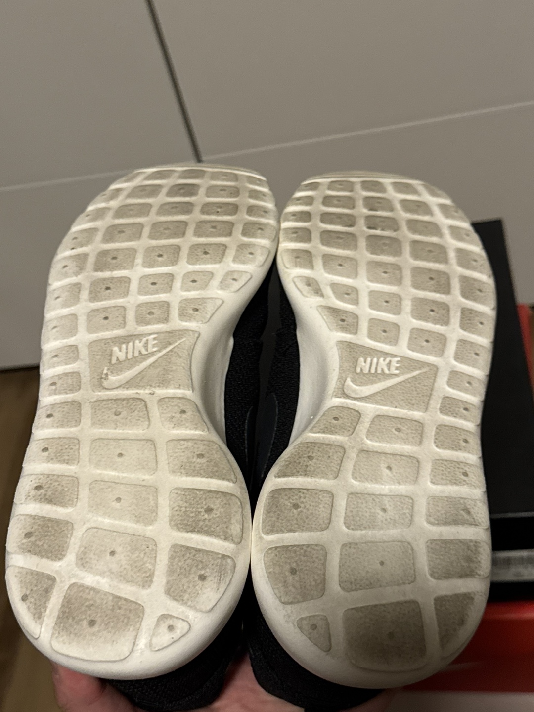 Nike Roshe One Black Sneakers 9.5 - photo 2
