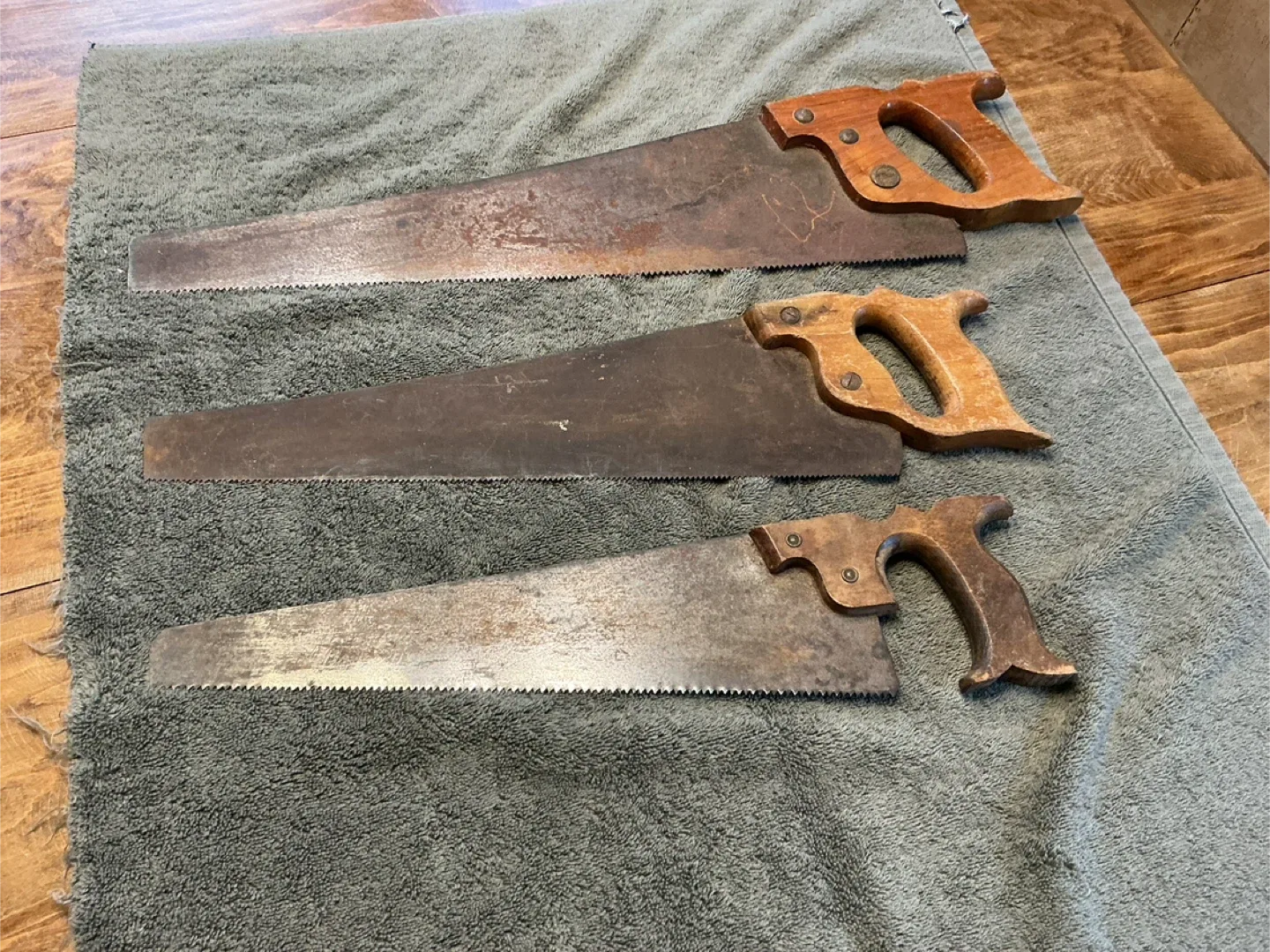 3 Vintage Wood Handle Saws !