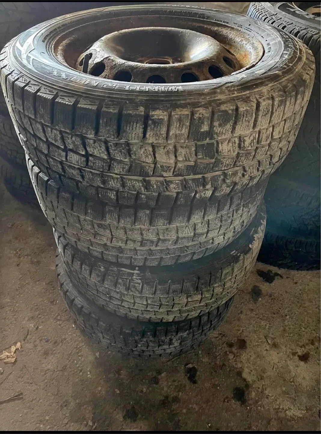 Dunlop Winter Maxx 215/60R16 Tires