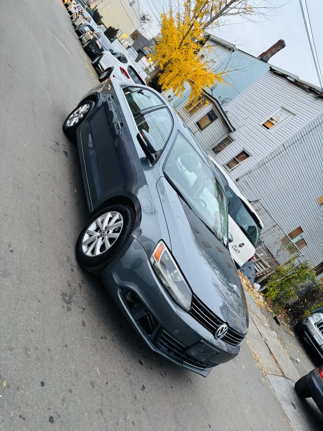 Volkswagen Jetta - Gray Sedan - photo 4